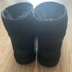 Black uggs